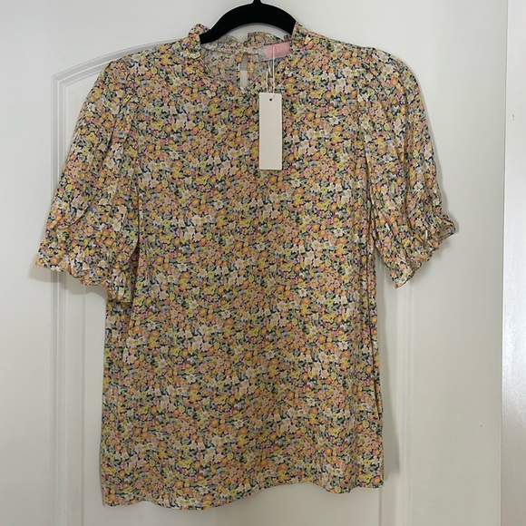 C+D+E Collection Tops - Short Sleeve Flower Top